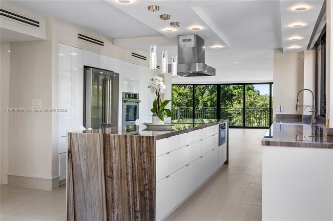 Building Photo - 700 Coral Way Unit 2 Rental