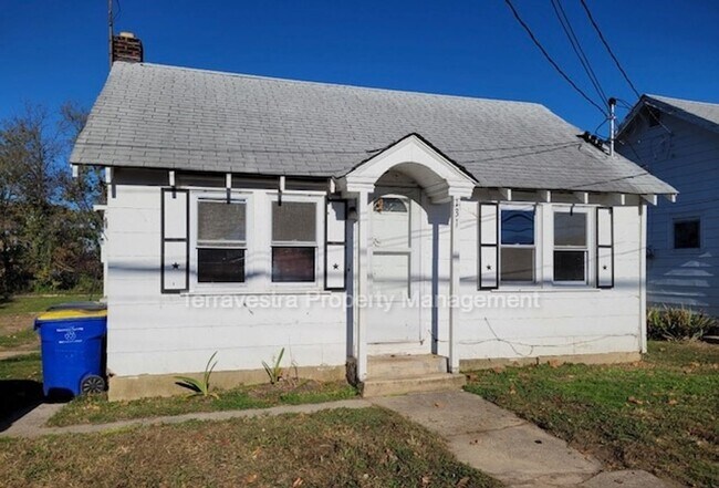 Charming Bungalow - Charming Bungalow House
