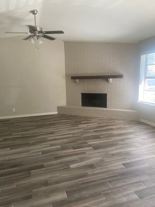 Building Photo - 826 Hardy Springs Cir Unit C