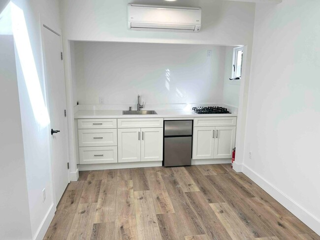 Photo - Beautifully Remodeled Studio Downtown