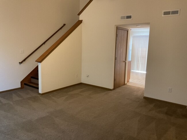 Photo - 707-707 Glenstone Dr Unit 705 Glenstone Drive