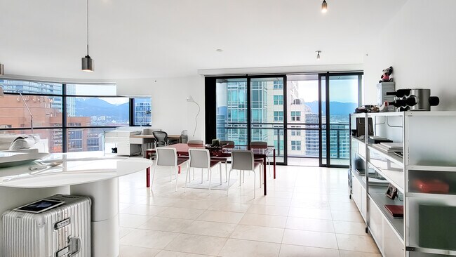 Photo - 838 Hastings St W