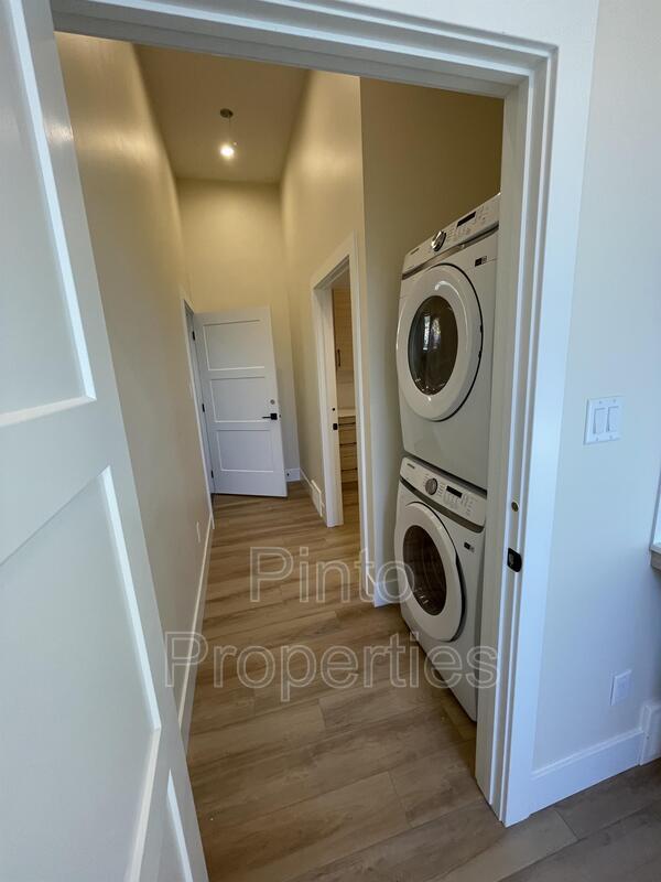 Photo - 8717-8110 110 St NW