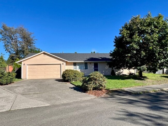 Building Photo - 3 BD w/ Vaulted Ceiling