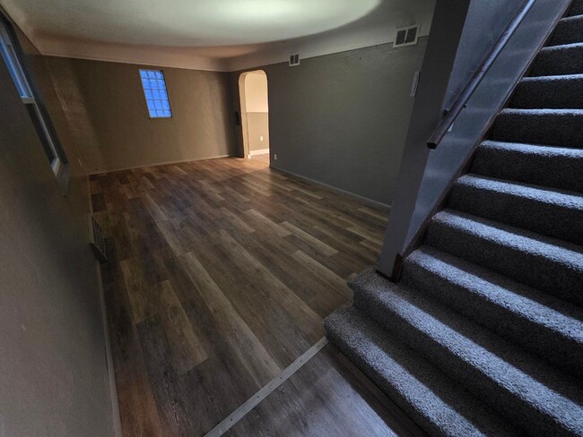 Photo - 20500 Priday Ave