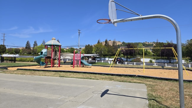 Photo - 2525 Flosden Rd