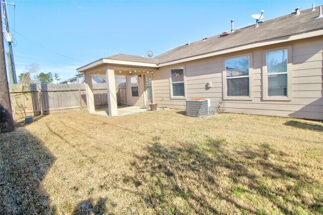 Building Photo - 29407 Legends Green Dr