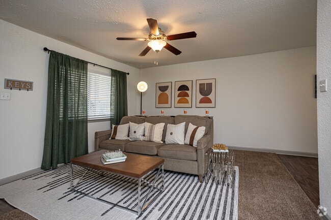 2BR, 2BA - 856SF
