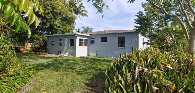 Building Photo - 5770 SW 62nd Terrace