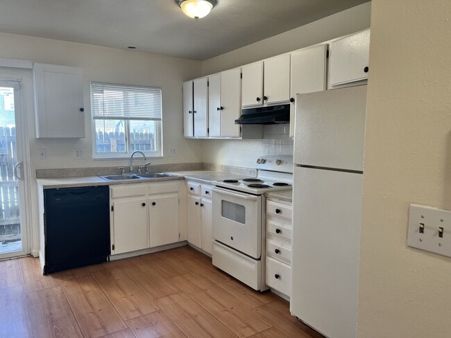 Photo - 15761 E 13th Pl