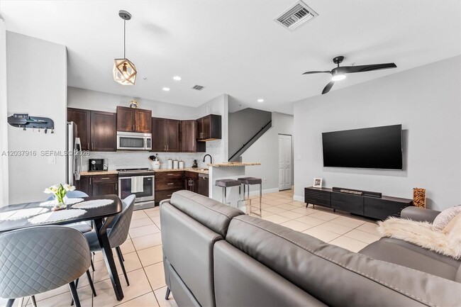 Photo - 712 SW 2nd Way