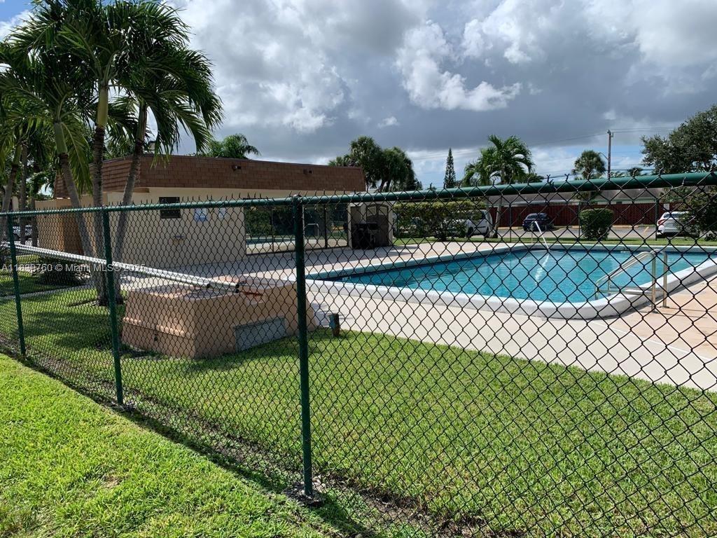 Photo - 7941 Southgate Blvd Apartamento Unidad A7