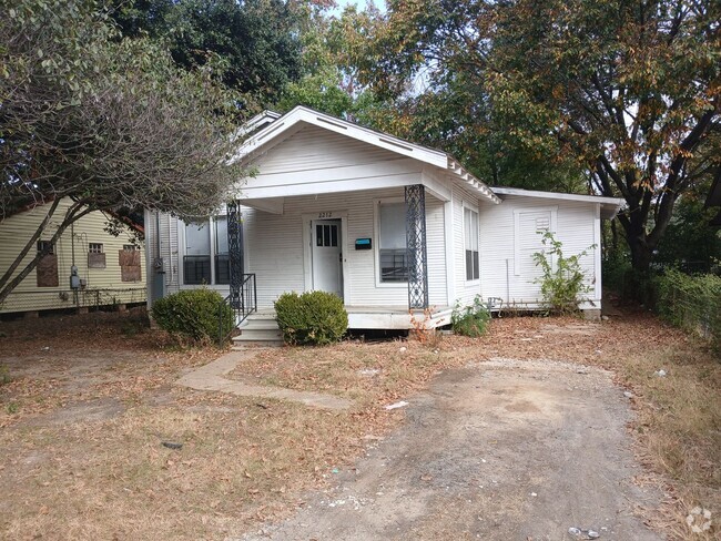 Building Photo - For Rent - 3 Bed / 2 Bath Rental