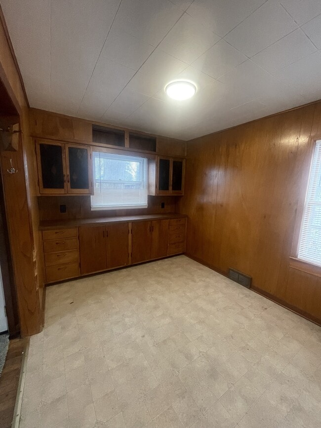 Photo - 740 Cawood St