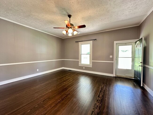 Photo - Charming 3 Bedroom Home for Rent – Recentl...