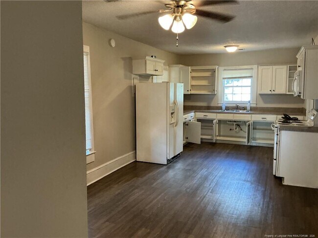120 W Elwood Ave
