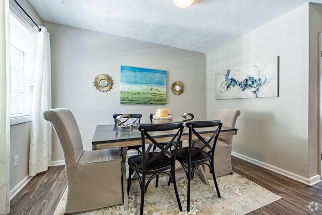 2BR, 1.5BA - 1008SF
