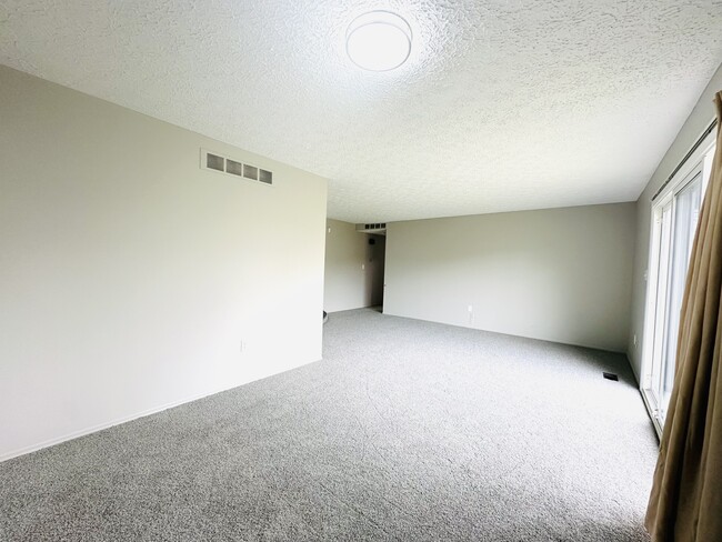 Photo - 537 Randall Dr
