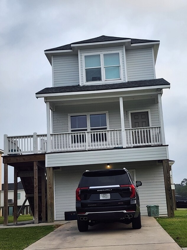 4-Bed 2 Bath 2 Car Garage-Available July f... - 4-Bed 2 Bath 2 Car Garage-Available July f...