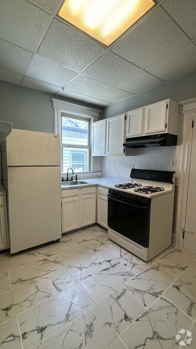 Building Photo - 96 Cummings St Unit 2 Rental