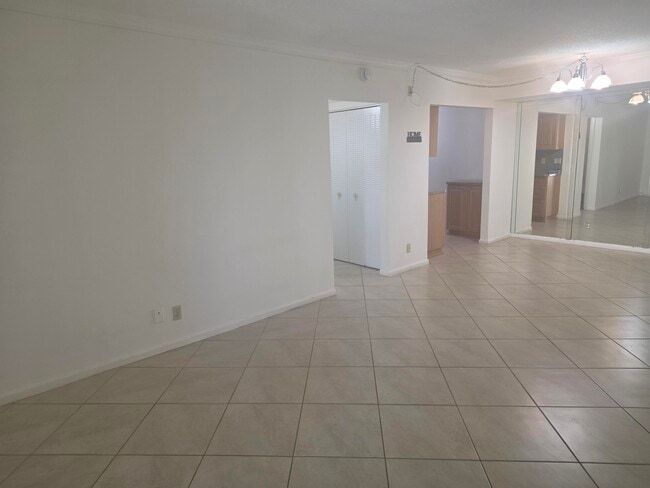 Photo - 959 SE 2nd Ave Unidad 214