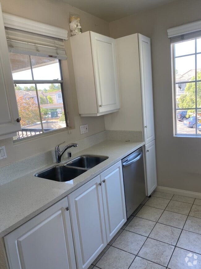 Building Photo - 10820 Sabre Hill Drive Rental