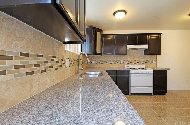 Photo - 343 E 37th St