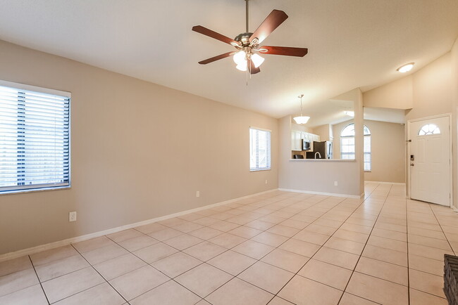 Photo - 1003 Vernon Loop