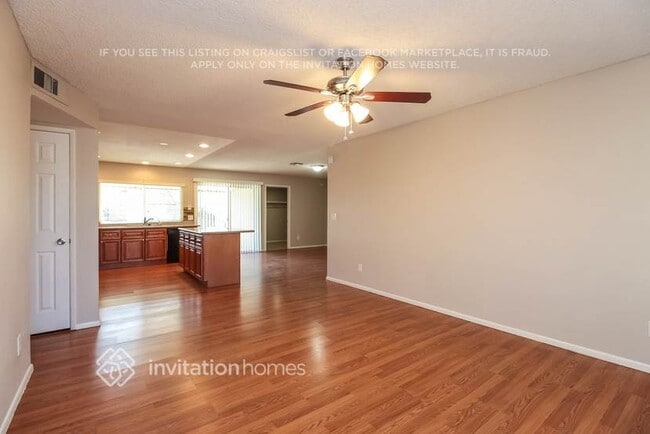 805 W Harvard Dr