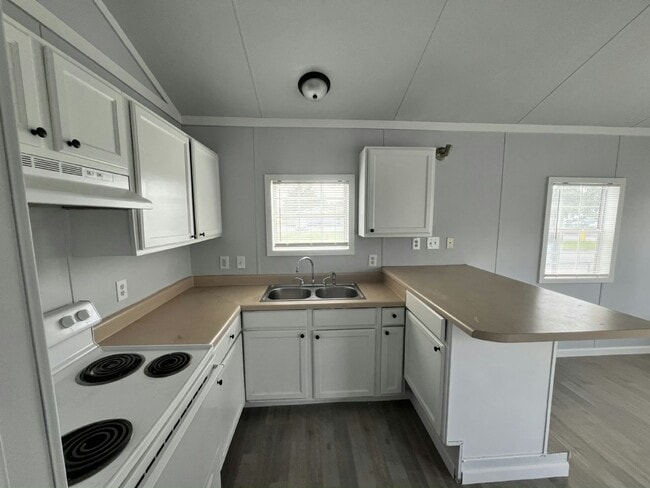 Photo - 1104 Chicago Bulls St