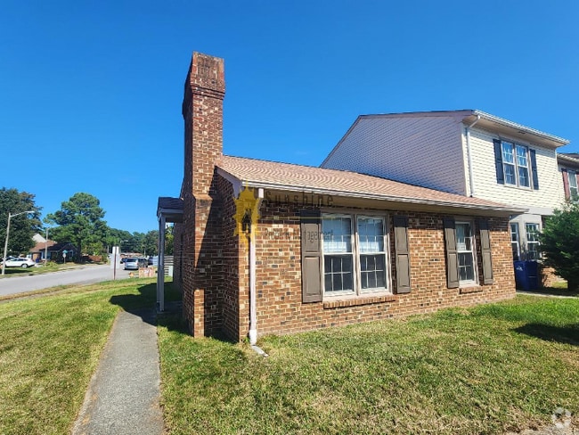Building Photo - WOW!! Single level townhouse