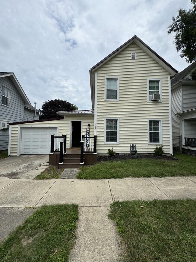 Photo - 212 N Elm St