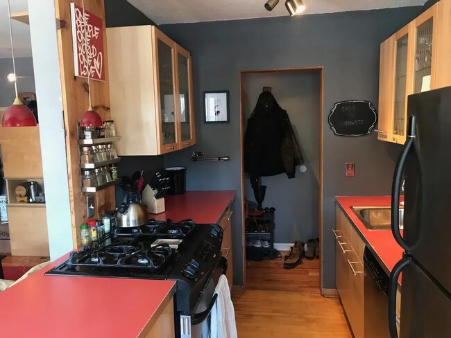 Photo - 2747 DuPont Ave S Unidad 202