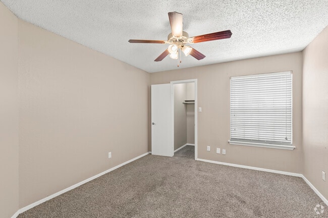 2BR, 1BA - 825SF (B1) - Bedroom