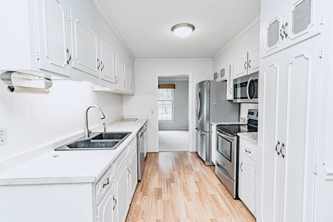 Photo - 300 Long Forest Cir