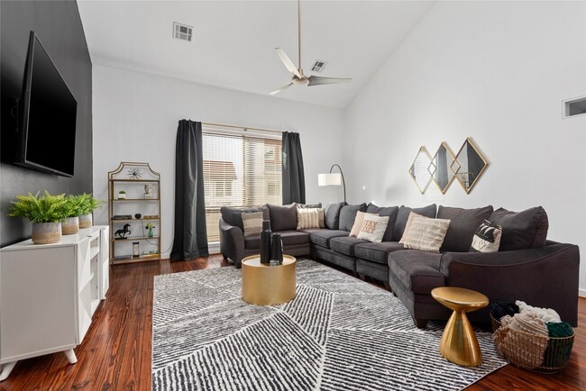 Building Photo - 2914 Commerce St