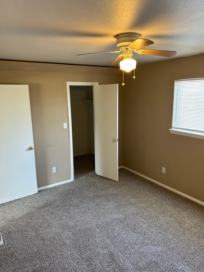 Bedroom - walk in closet entry