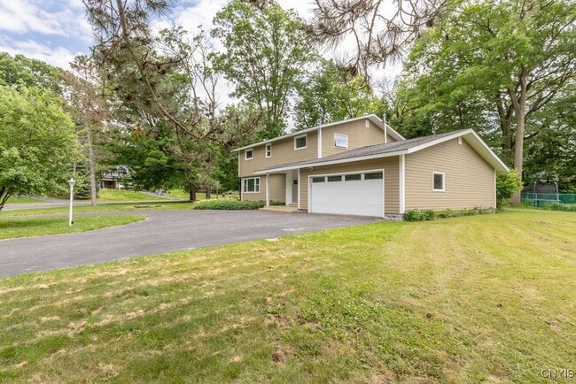 Photo - 117 Treeland Cir