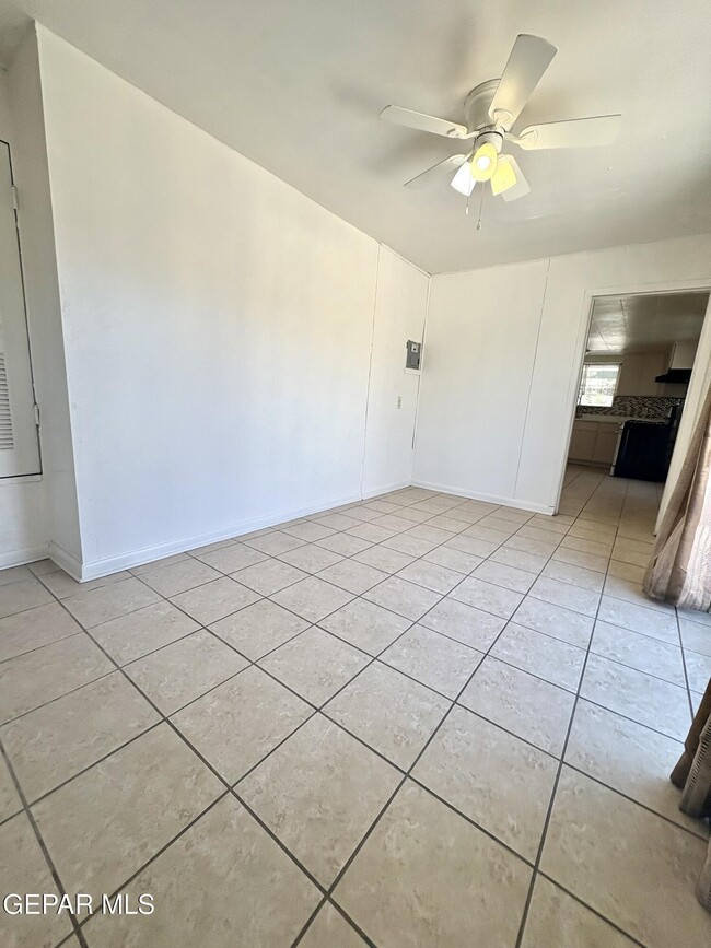 Photo - 517 Bataan Cir