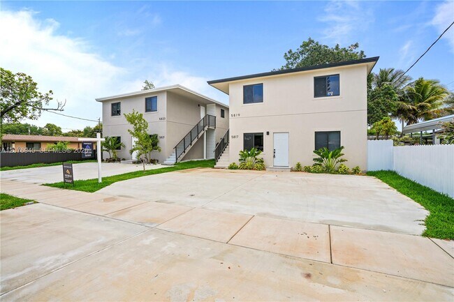 Photo - 5819 NW 30th Ave Unit 5819