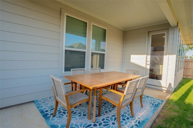 Photo - 215 Grand Cyn Wy