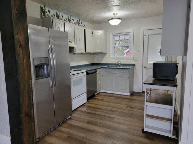 Photo - 100 E Elm St