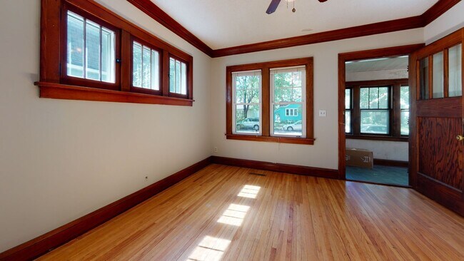 Photo - Affordable 5 Bedroom House - Close to U of...