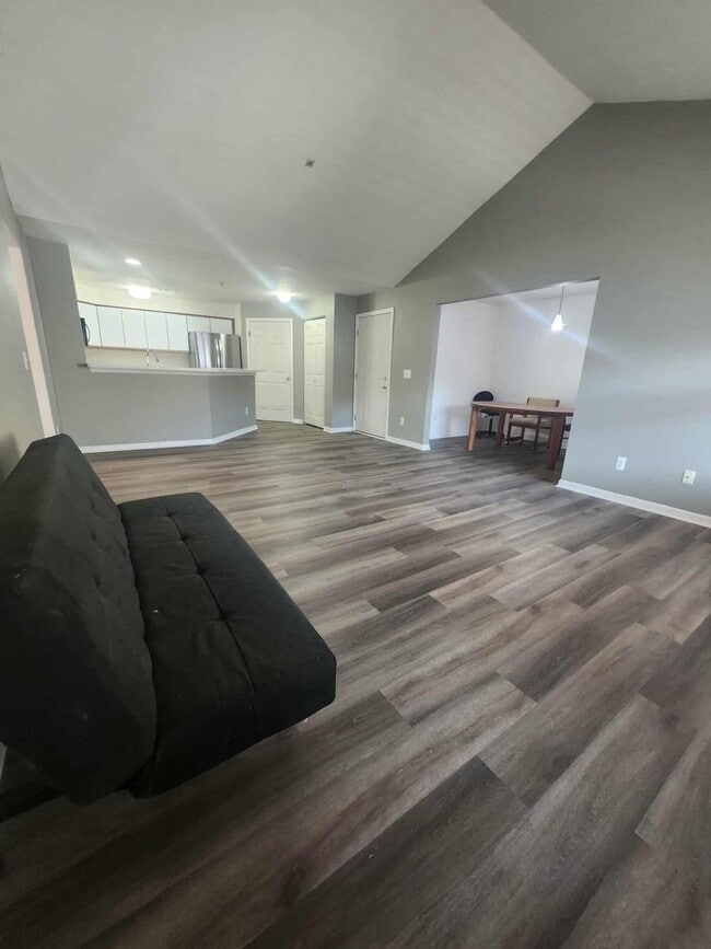 Photo - 1367 Millbrook Trail