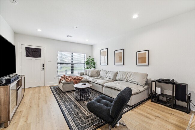 Photo - 4603 Farmer St