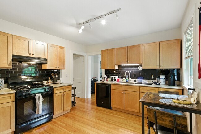 49 St John St Unit 3