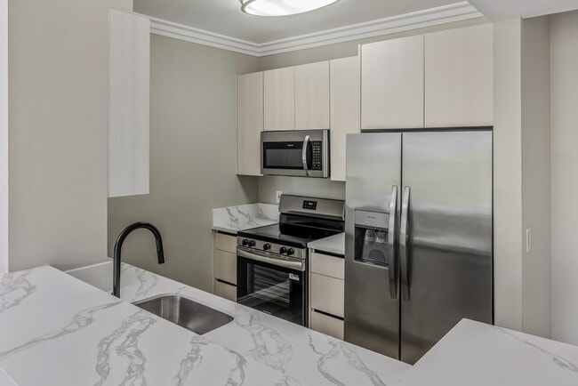 Photo - Hawthorne Regency Apartments