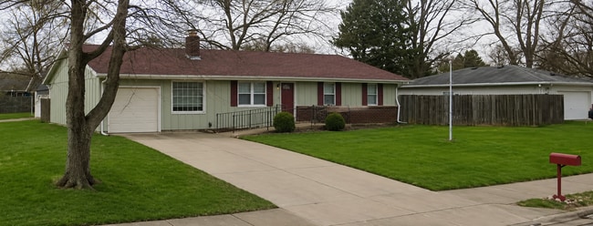 Building Photo - 100 Bristol Ct