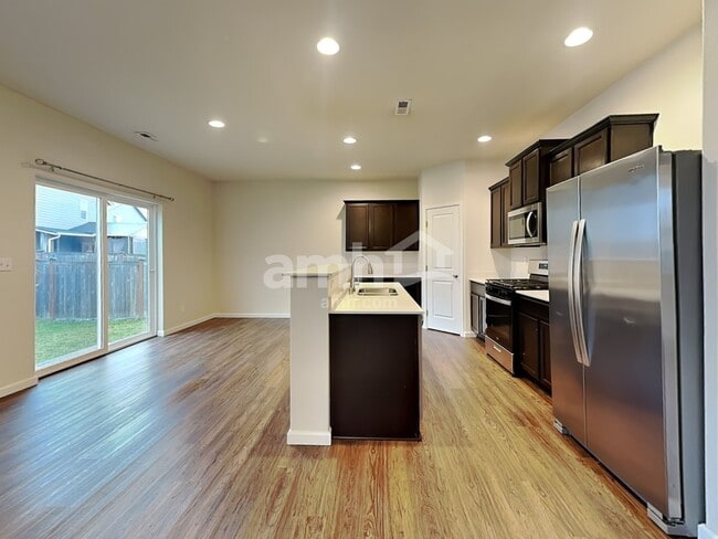 Photo - 18946 Lipoma Ave E