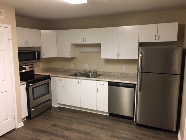 Photo - Newly Renovated Ria 2 bed/1.5 Apartment